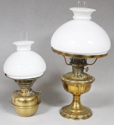 An early 20thC brass lamp