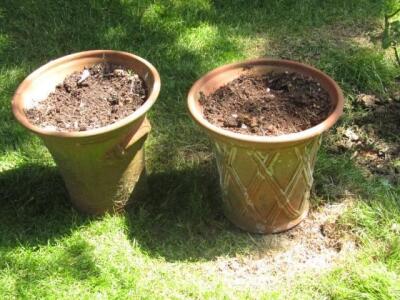 Two pairs of circular terracotta planters - 2