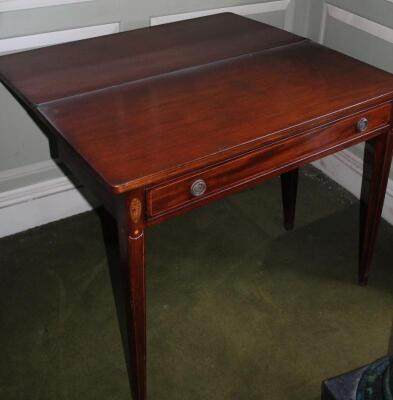 An early 19thC mahogany tea table - 2