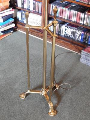 To GR270716. A 20thC brass floor lamp - 2