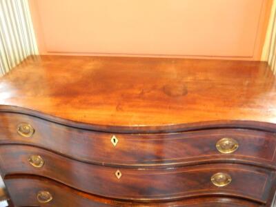 An early 19thC mahogany serpentine fronted chest of drawers - 2