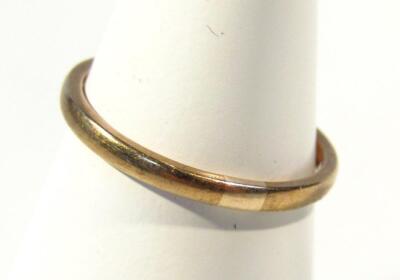 A 9ct gold band