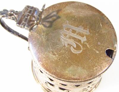 A Victorian silver mustard pot - 2