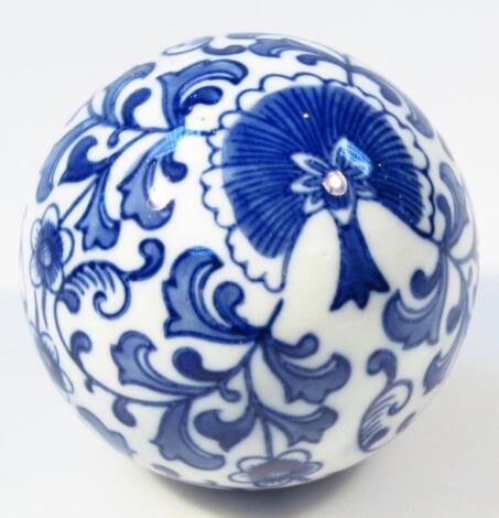 A 20thC Chinese blue and white porcelain carpet bowl style paperweight