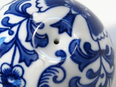 A 20thC Chinese blue and white porcelain carpet bowl style paperweight - 2