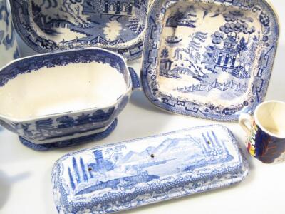 An 18thC Chinese blue and white porcelain saucer - 2