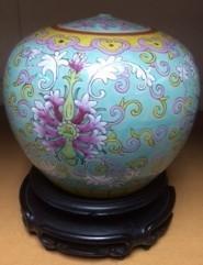 A Chinese Republican period famille rose lidded vase