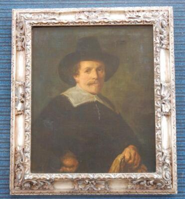 18thC British School. Half length portrait of a gentleman with white collar - 2