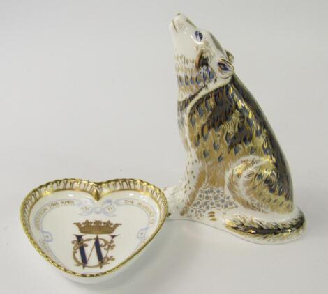 A Royal Crown Derby Imari paperweight modelled as the Wolf