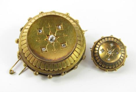 A Victorian yellow metal circular hair locket brooch