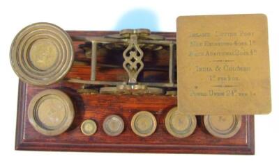 An early 20thC oak and brass table scale - 4