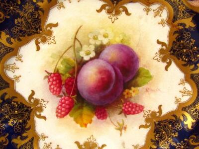 A set of Royal Worcester fruit pattern cabinet plates and a serving dish - 4