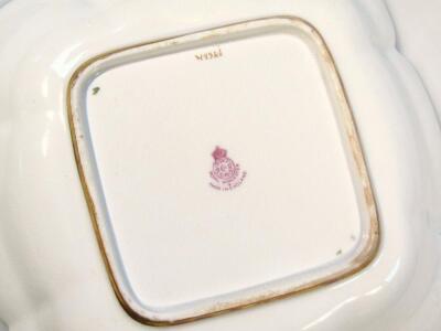 A set of Royal Worcester fruit pattern cabinet plates and a serving dish - 7