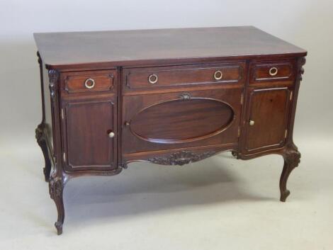 A late 19th-early 20thC mahogany Continental style commode