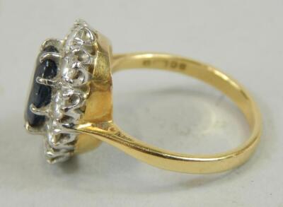 A diamond and sapphire cluster ring - 2