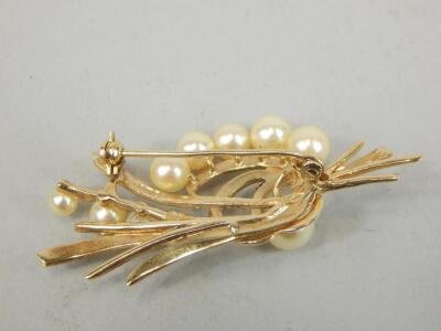 A 9ct gold and pearl bead abstract design brooch - 2