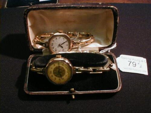 A 1930's ladies 9ct gold wristwatch on expanding bracelet