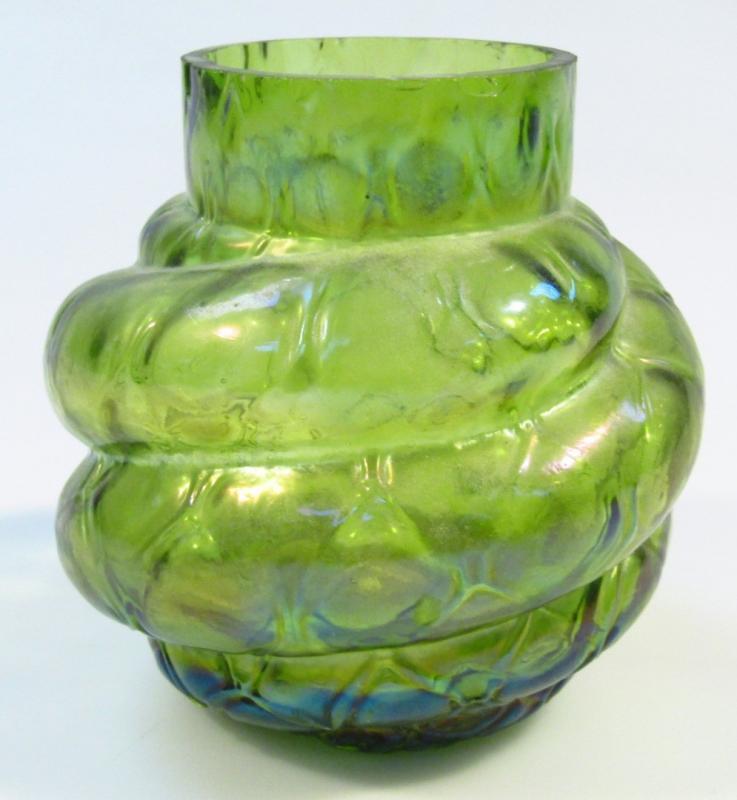 A 19thC Loetz style glass bowl