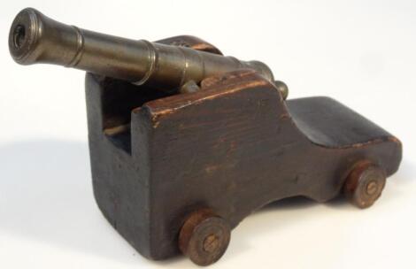 A late Victorian table cannon