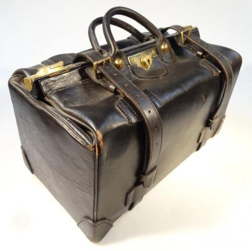 A 20thC black leather Gladstone bag