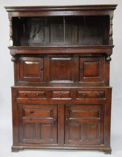 An early 18thC Welsh oak Cwpwrdd Tridarn