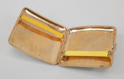 A 9ct gold cigarette case - 2