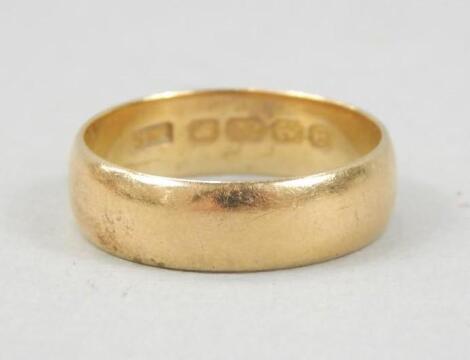 A 22ct gold wedding band