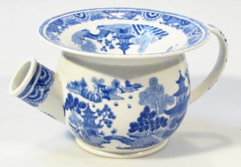 An early 19thC blue and white pottery spittoon