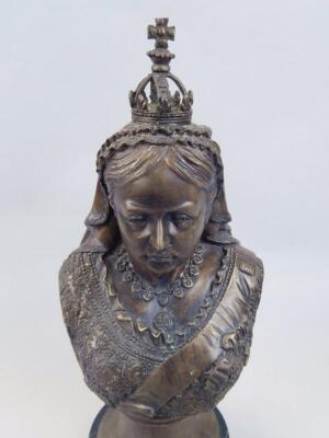 A modern hollow spelter bust of Queen Victoria - 2