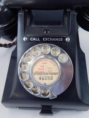 A 20thC E1332L telephone - 2