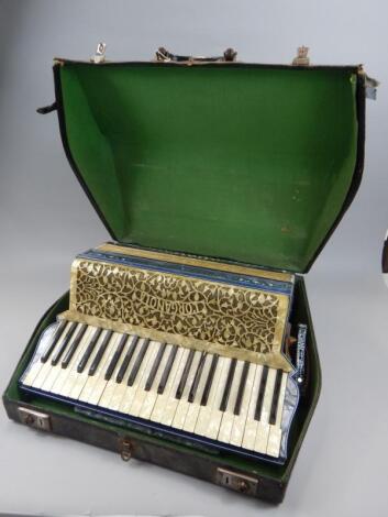 A L'Organola piano accordion