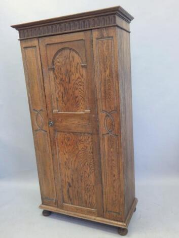 An early 20thC Continental walnut cupboard