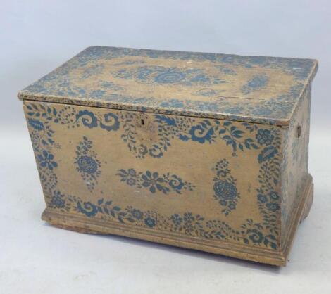 A 19thC pine blanket box