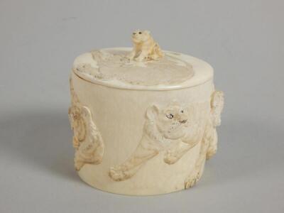 A 19thC Japanese carved ivory box