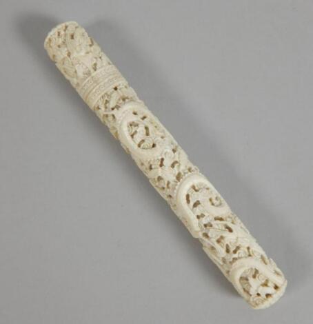 A late 19th/early 20thC Chinese ivory bodkin type case