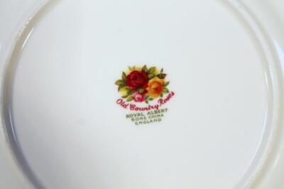 A Royal Albert Old Country Roses part service - 3