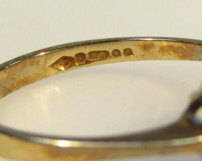 A ladies 9ct gold dress ring - 2