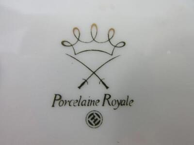 A Porcelaine Royale fluted twin handle cache-pot - 3