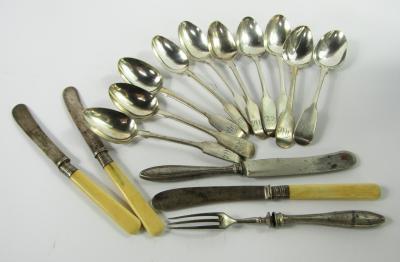 A set of Victorian silver fiddle pattern teaspoons