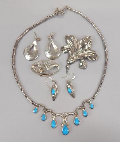 Various Art Nouveau and enamel jewellery