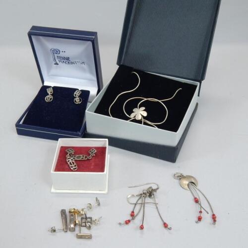 A quantity of silver and other modern jewellery