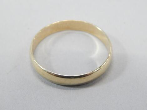 A 9ct gold wedding band