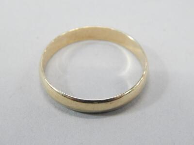 A 9ct gold wedding band