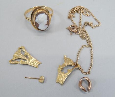 Two items of jewellery