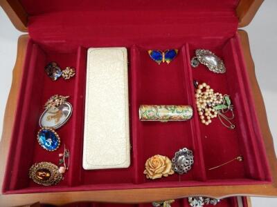 A walnut jewellery box and contents - 3