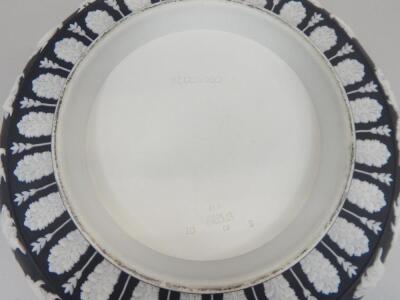 A Wedgwood black Jasperware bowl - 4