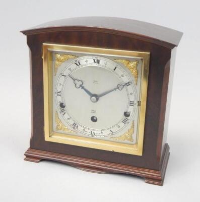 A 20thC Elliott mantel clock