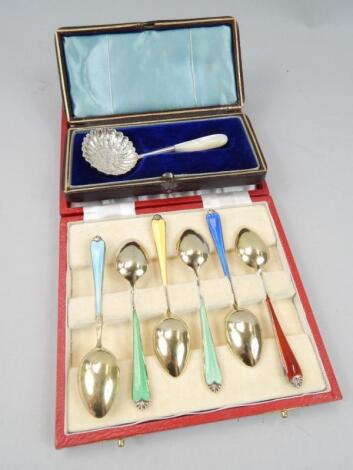 A Victorian silver caddy spoon