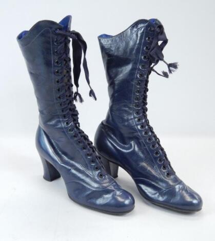 A pair of early 20thC blue leather ladies lace up boots