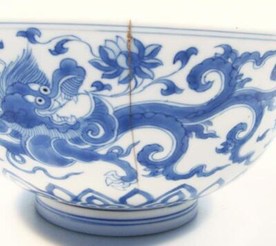 A Chinese blue and white porcelain bowl - 4